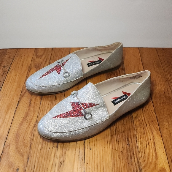 5/$100 SALE - Nine West Wild Girls Lightning Bolt Silver/Red Flat Loafer Shoes - Picture 4 of 14